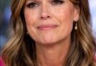 ST Savannah Guthrie Faces Onstage Insult — And Her Response Silences an Entire Auditorium Erika Kirk delivered the sarcastic remark with a cold, defiant stare that silenced the entire auditorium. “Sit down, you 63-year-old broadcaster,” she said, her tone sharp and dismissive.